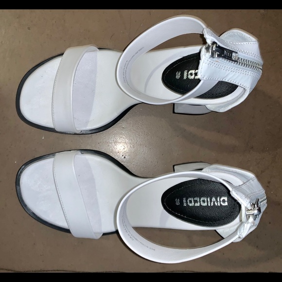 White Sandals w/Black Piping - Picture 2 of 3